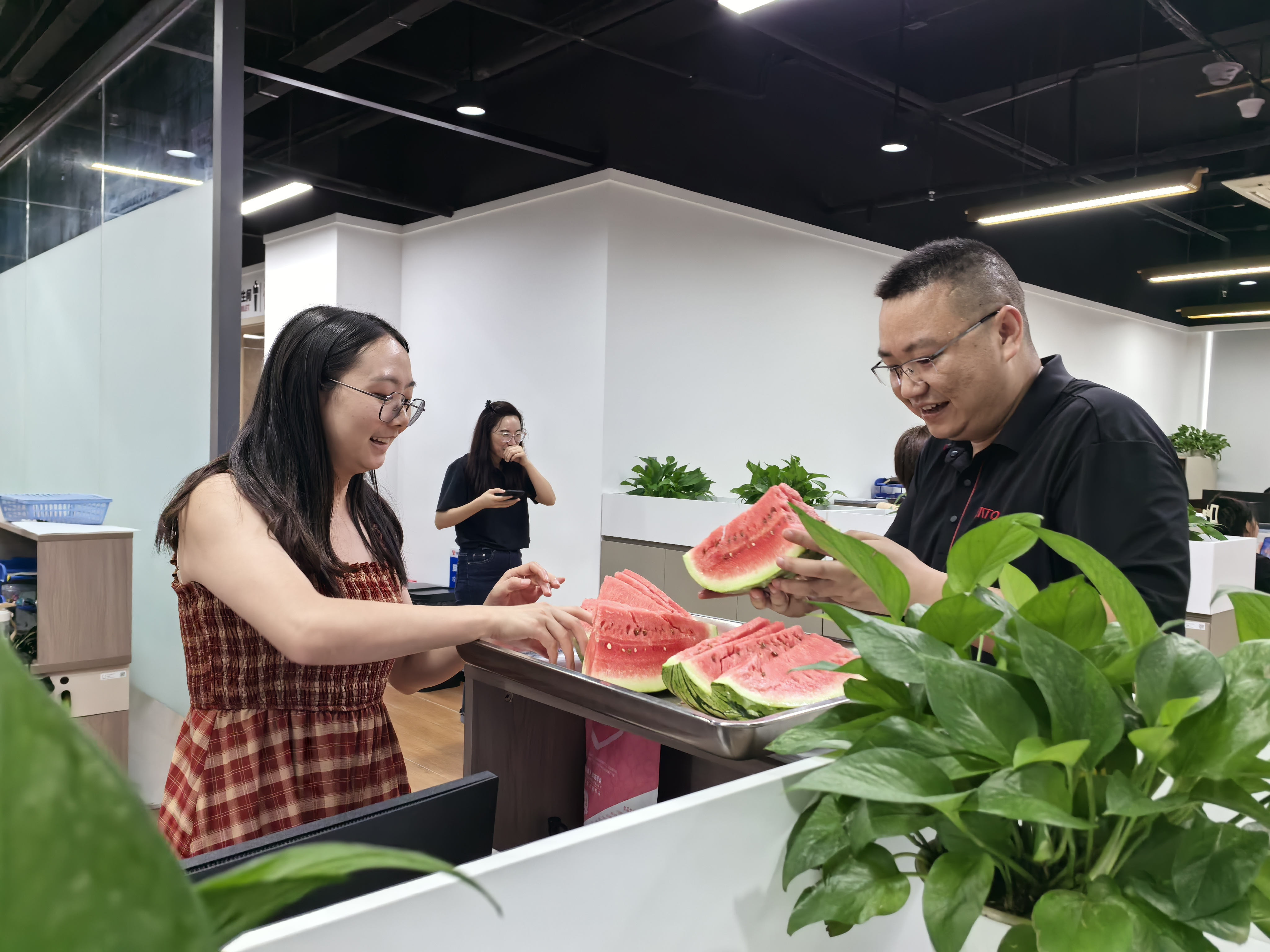 情系員工，暑送清涼——潤通集團開展高溫慰問活動